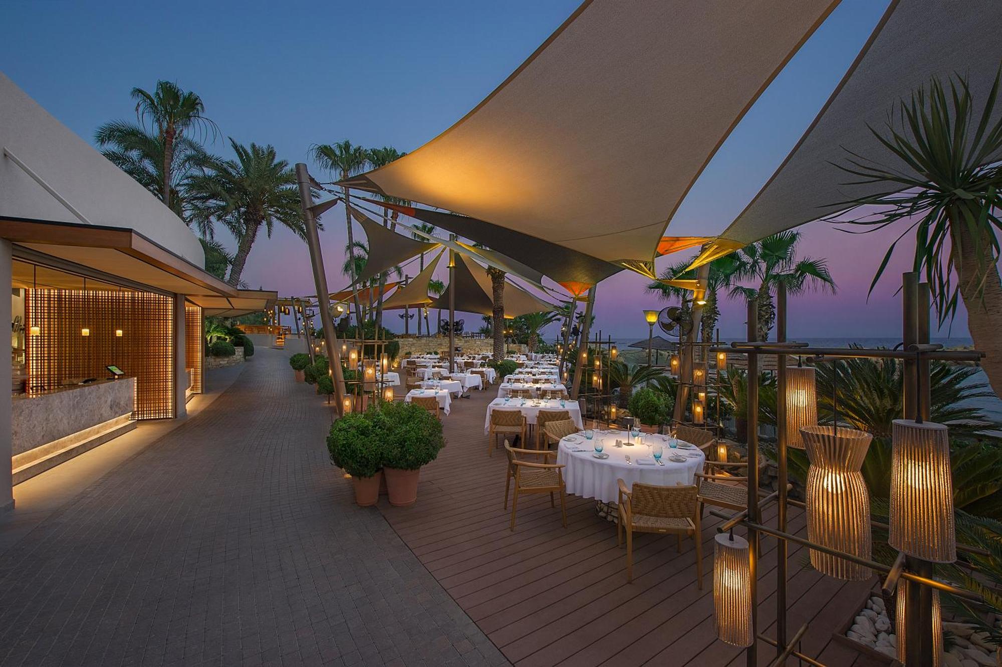 Amathus Beach Hotel Limassol Luaran gambar The Deck